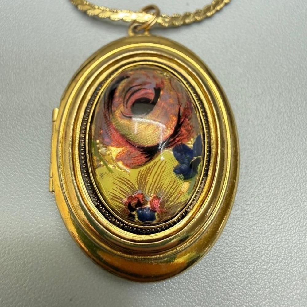 Vintage Floral Locket Necklace 18" 1970s Gold Tone Statement‎